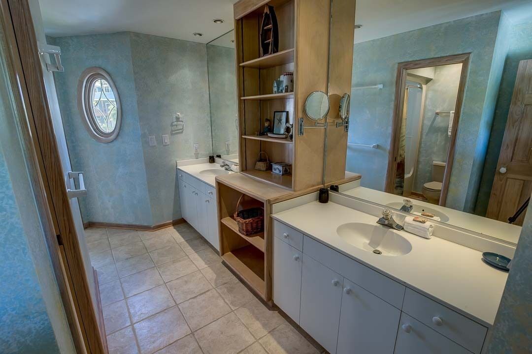 Photo of Bathroom in Monteray Shores