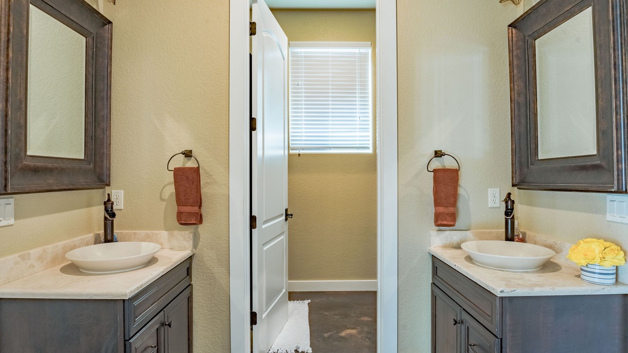 Photo of Bathroom in Montview Harbor
