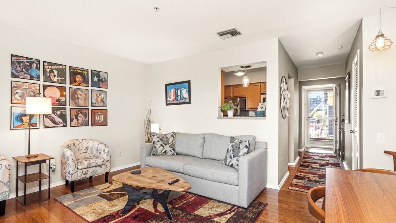Photo of Livingroom in North Capitol