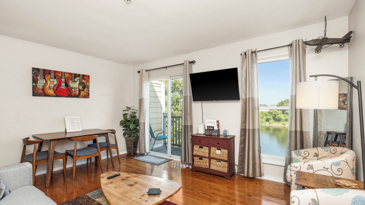 Photo of Livingroom in North Capitol
