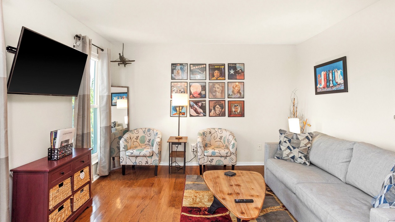 Photo of Livingroom in North Capitol