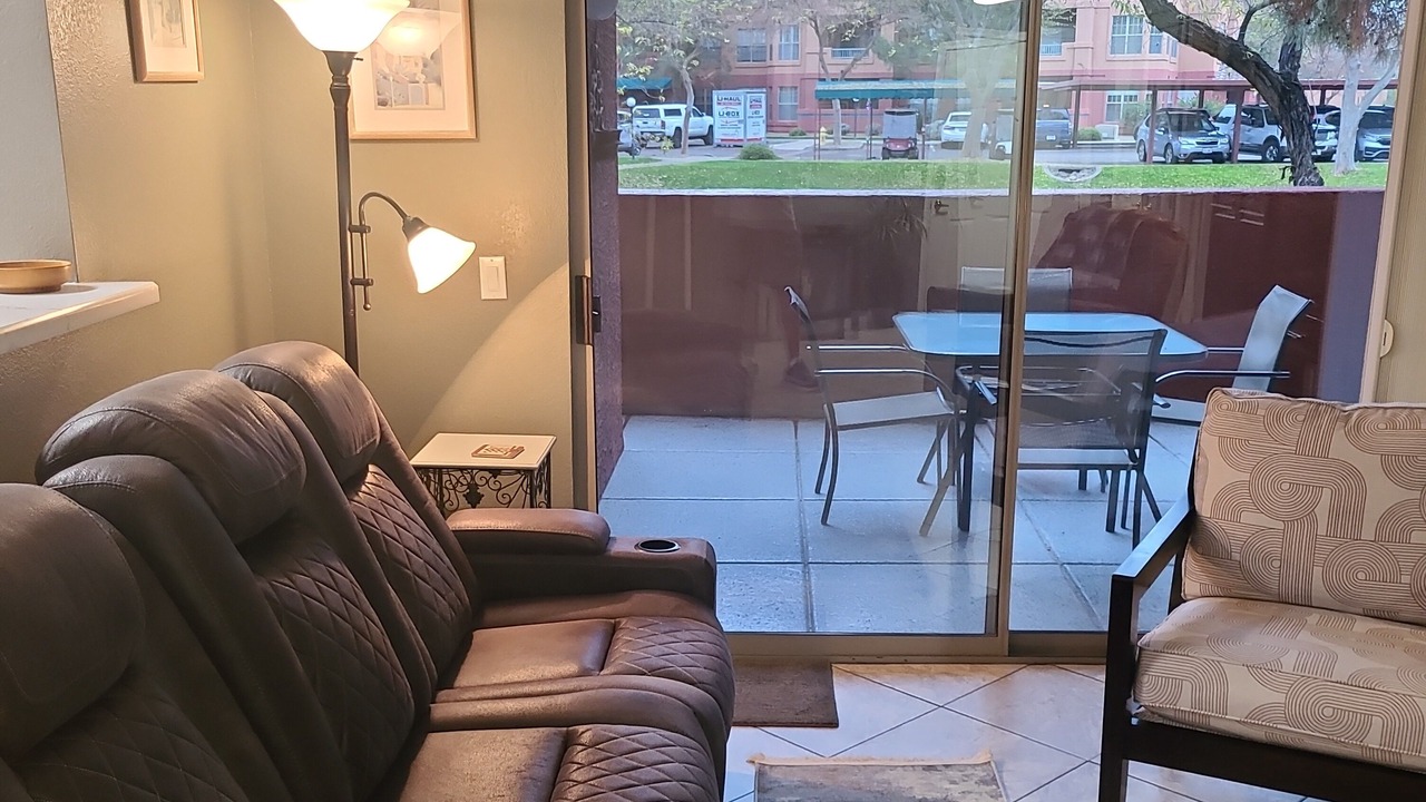 Photo of Livingroom in Surprise