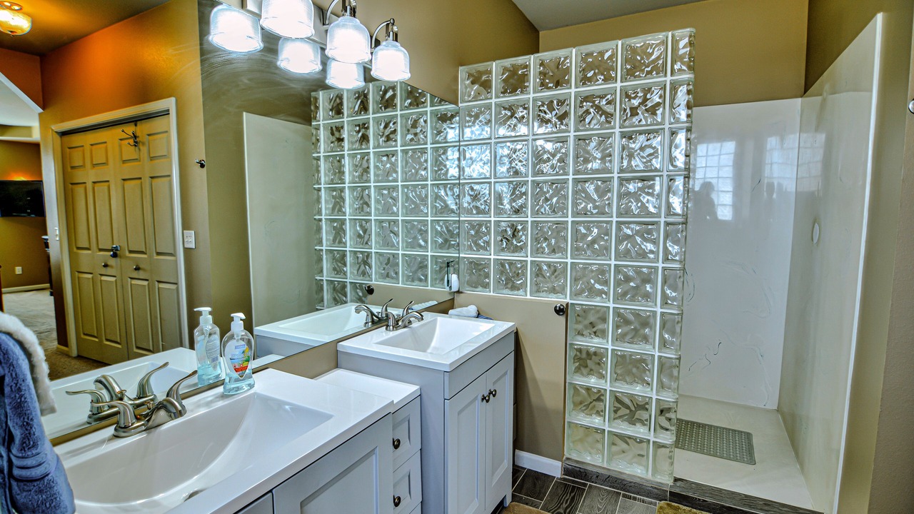 Photo of Bathroom in Eagles Nest