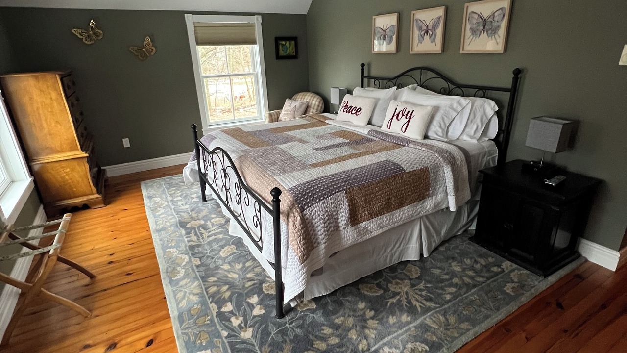 Photo of Bedroom in Northport