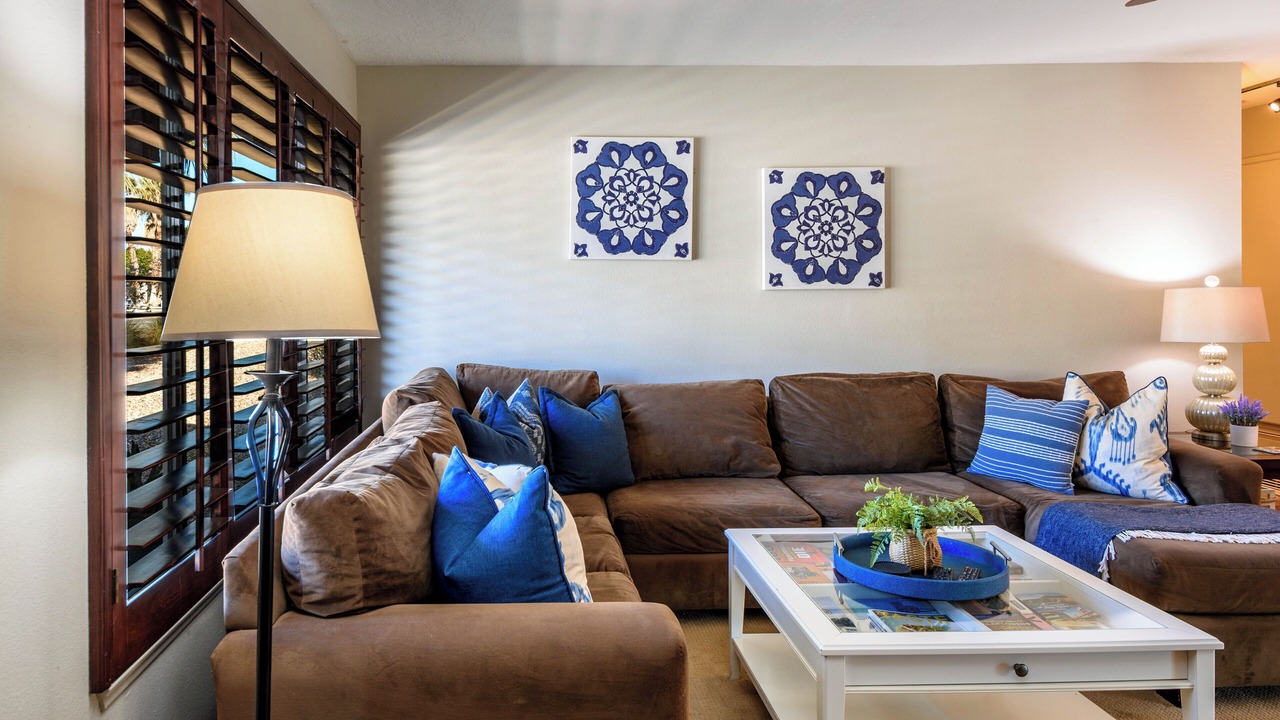 Photo of Livingroom in Desert Park Estates