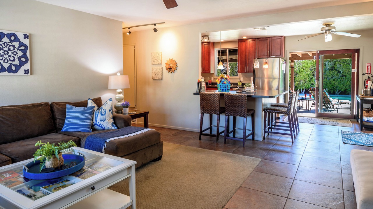 Photo of Livingroom in Desert Park Estates