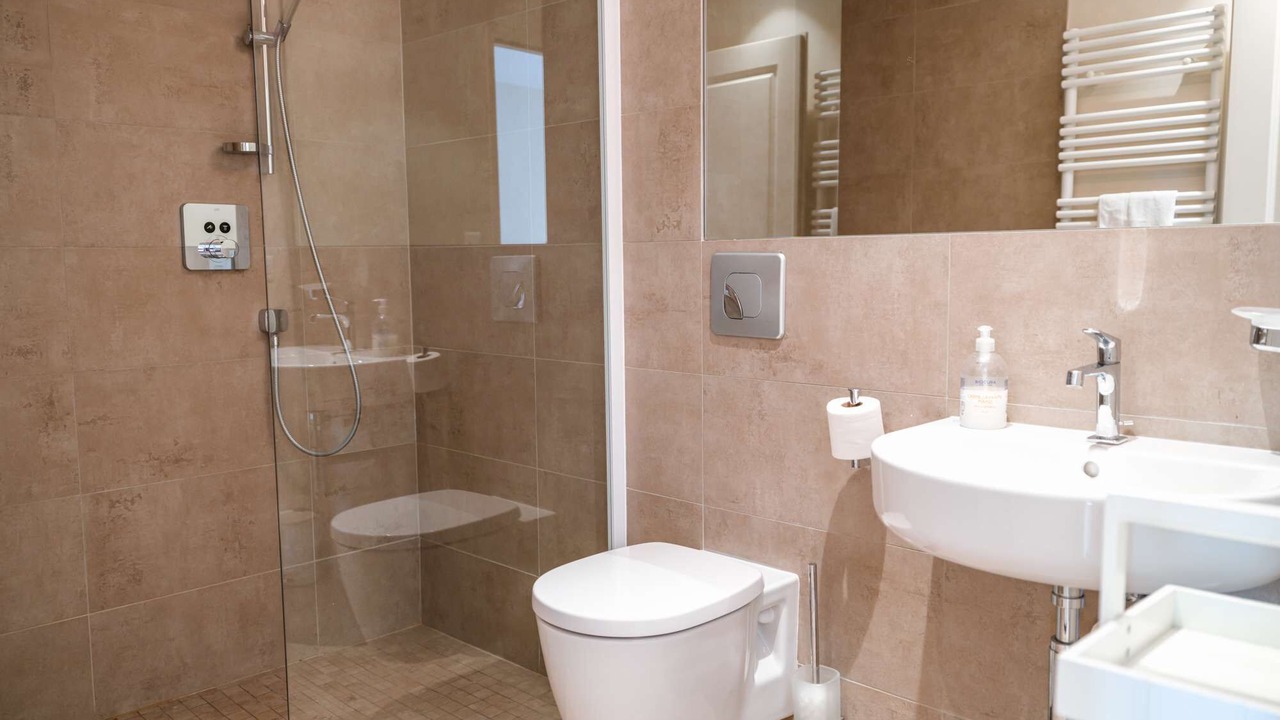 Photo of Bathroom in Castelnau-de-Montmiral