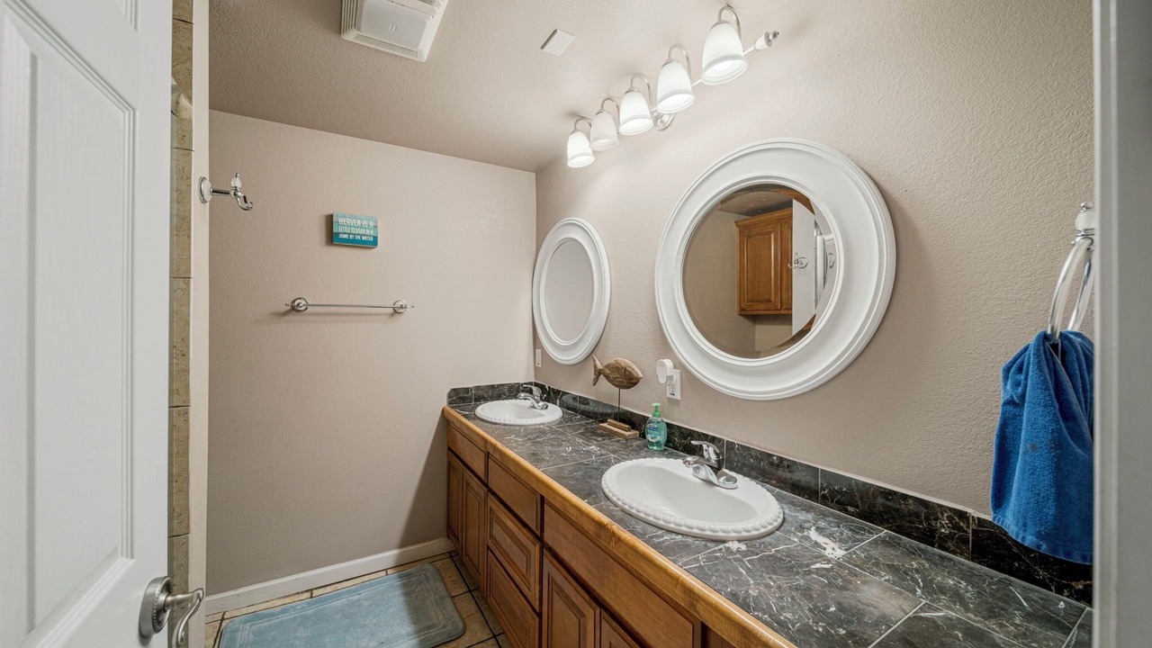 Photo of Bathroom in Mayes County
