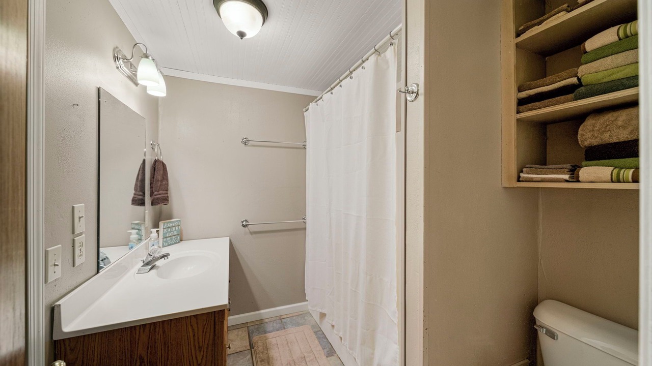 Photo of Bathroom in Mayes County