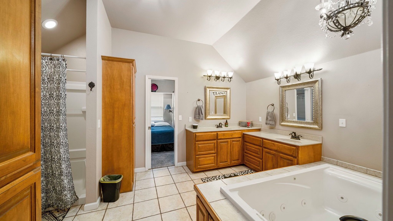 Photo of Bathroom in Mayes County