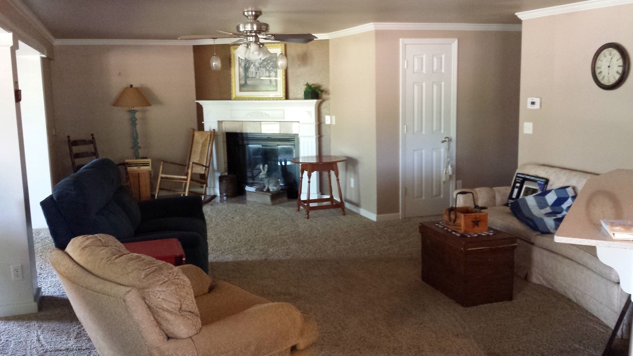 Photo of Livingroom in Mayes County