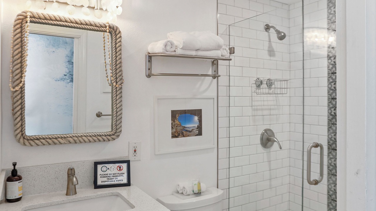 Photo of Bathroom in Central Mission Beach