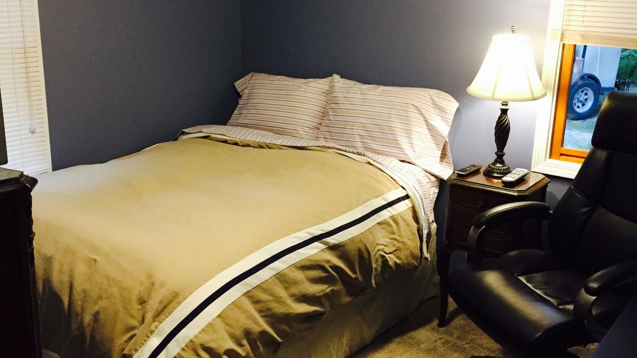 Photo of Bedroom in Maple City