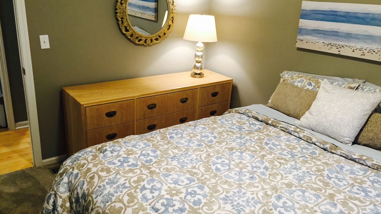 Photo of Bedroom in Maple City