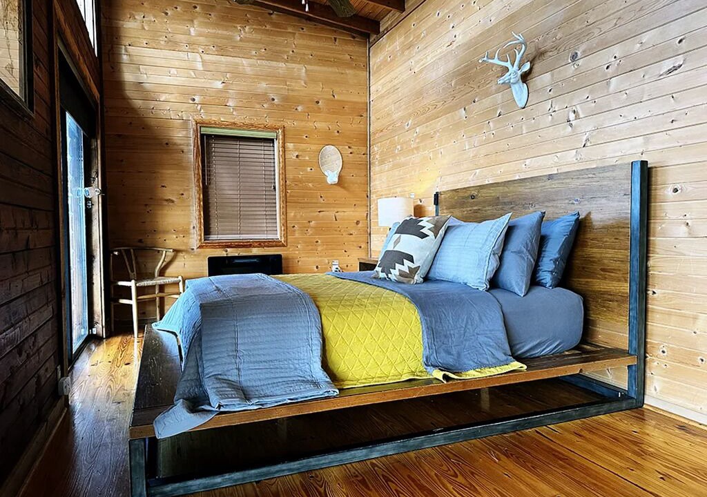 Photo of Bedroom in Smithville