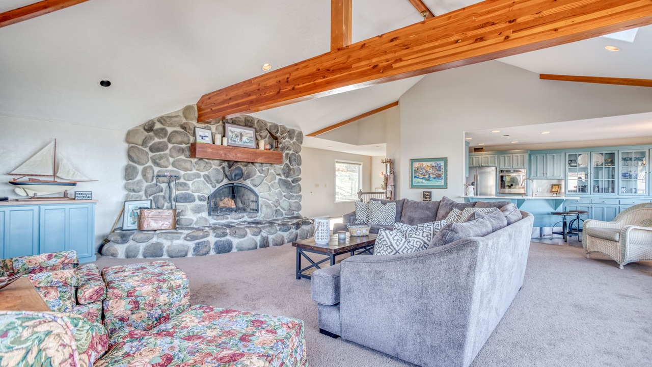 Photo of Livingroom in Roads End
