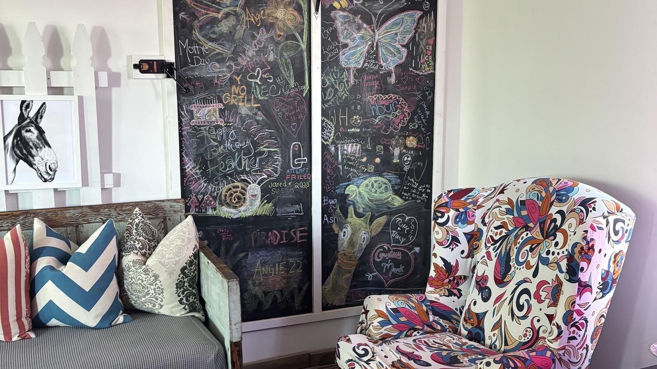 Photo of Livingroom in Lake Forest Estates