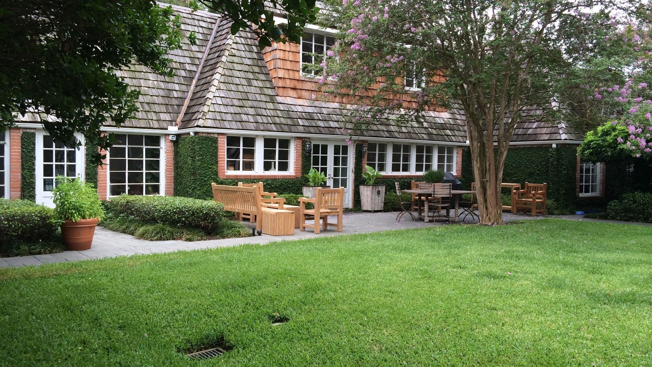 Photo of Outdoor in Boulevard Oaks