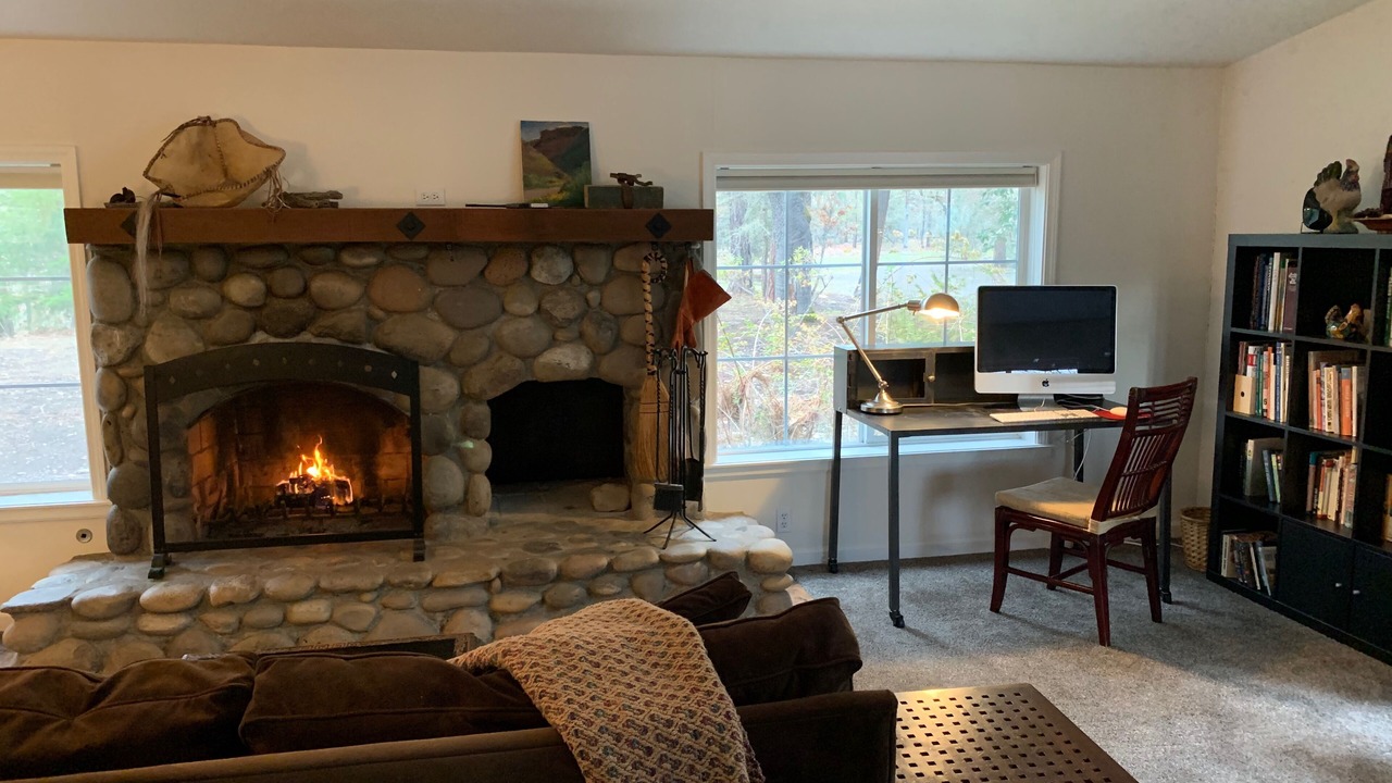 Photo of Livingroom in Shady Cove