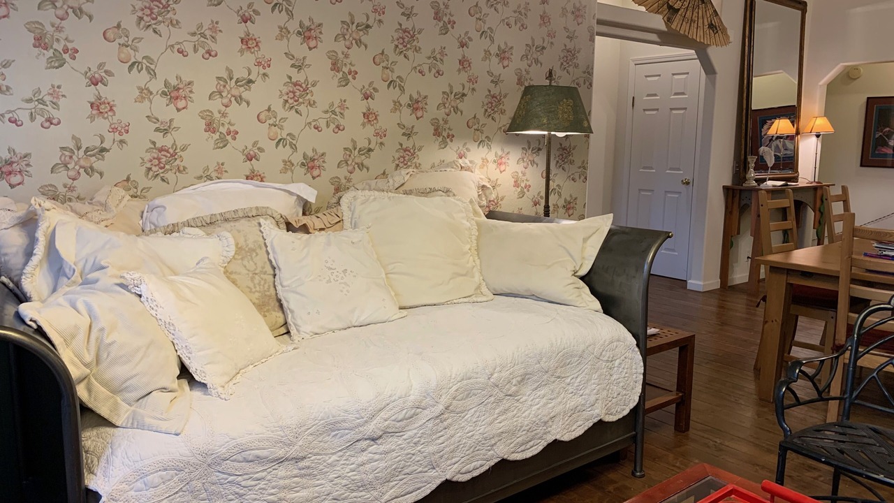 Photo of Bedroom in Shady Cove