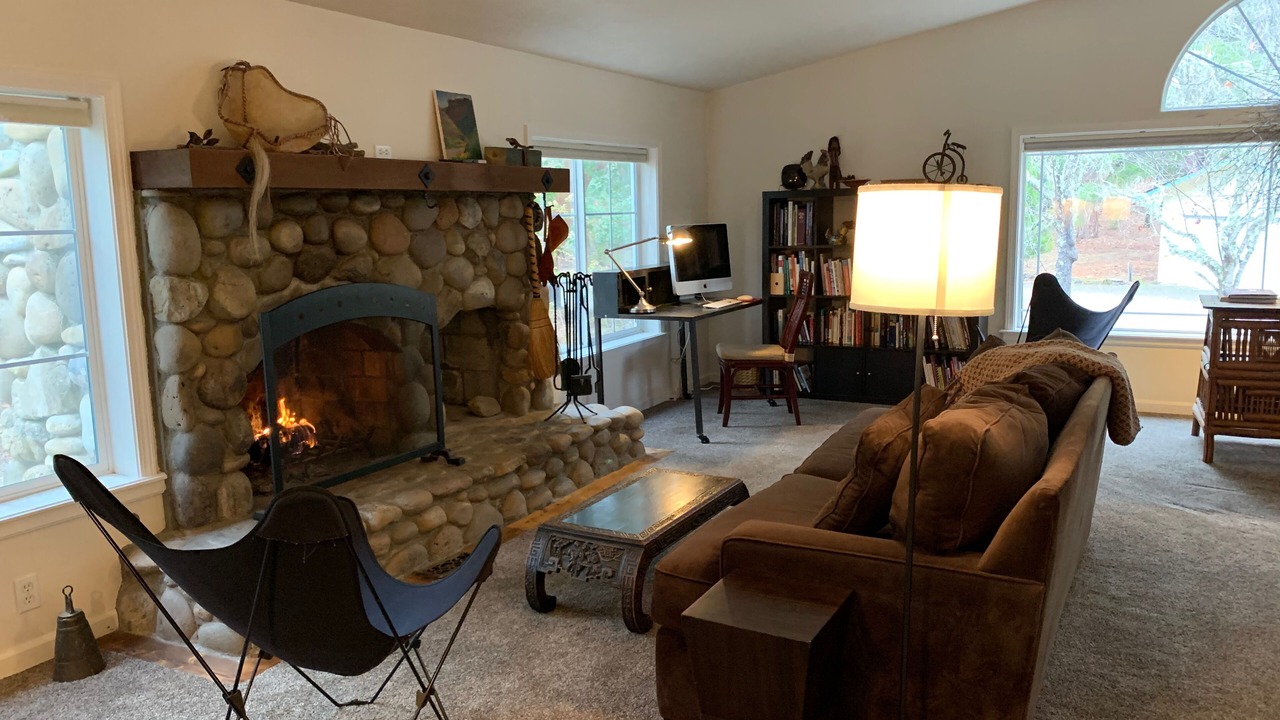 Photo of Livingroom in Shady Cove