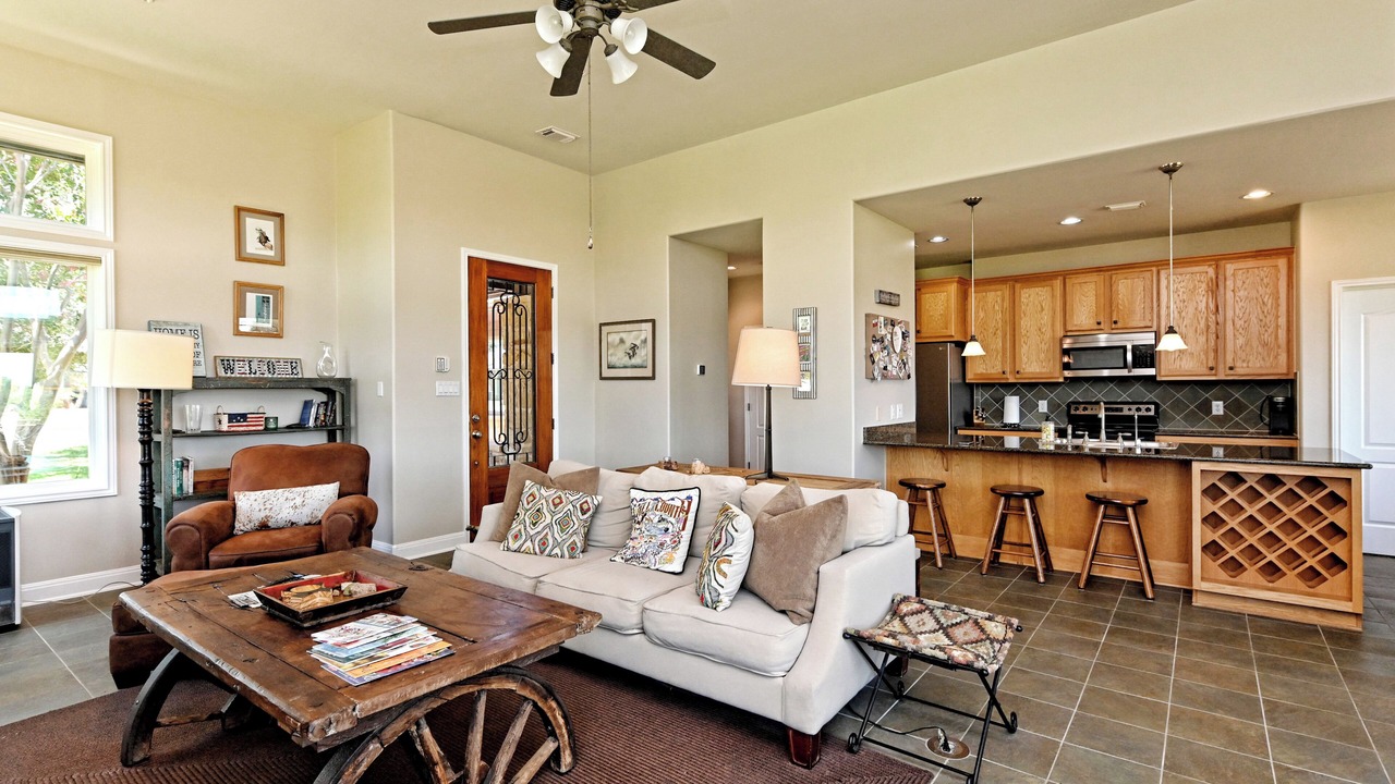 Photo of Livingroom in Lakecliff On Lake Travis