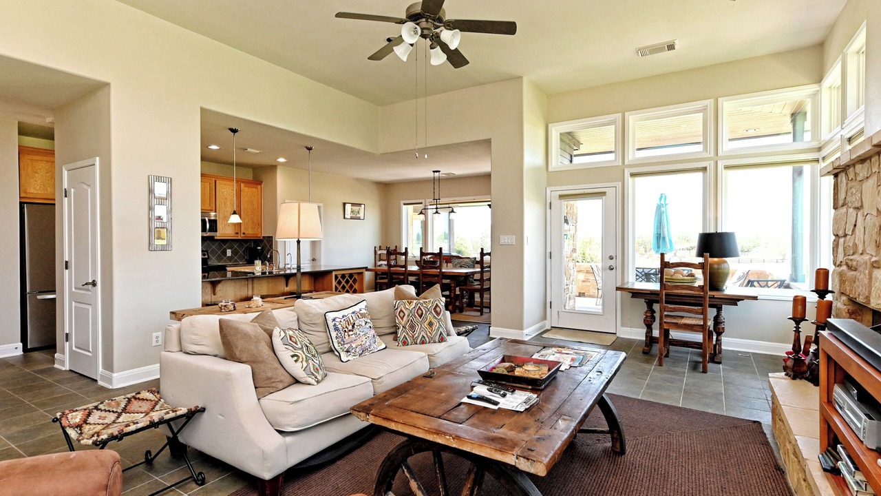 Photo of Livingroom in Lakecliff On Lake Travis