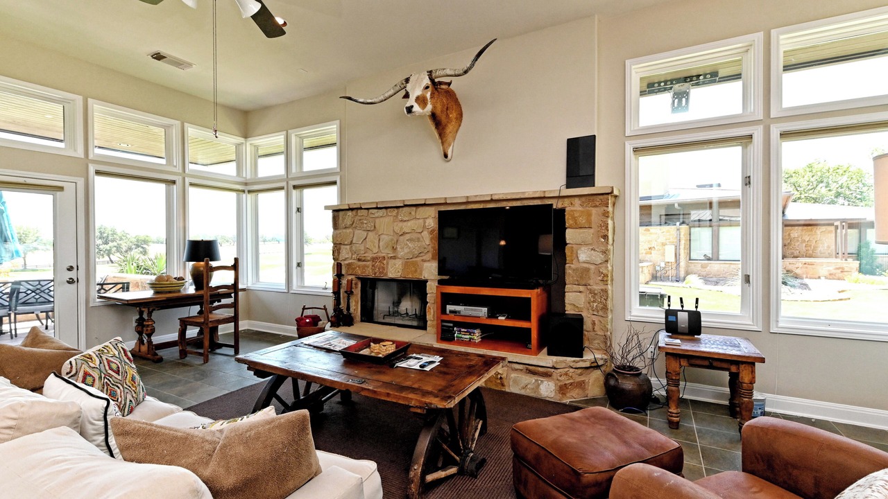Photo of Livingroom in Lakecliff On Lake Travis