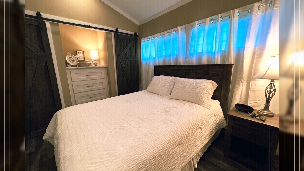 Photo of Bedroom in Mid America