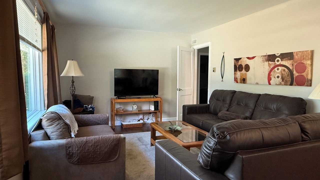 Photo of Livingroom in Greater Valley Brook