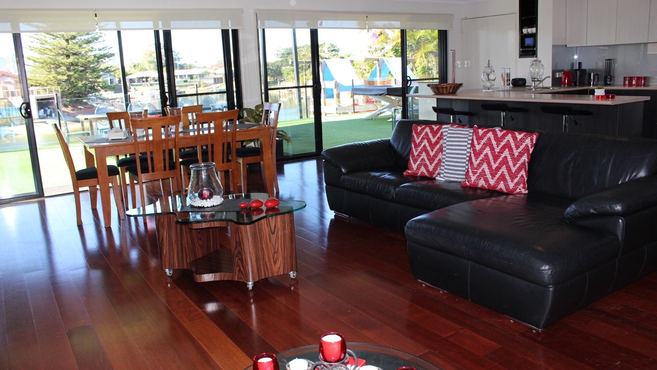 Photo of Livingroom in Broadbeach Waters