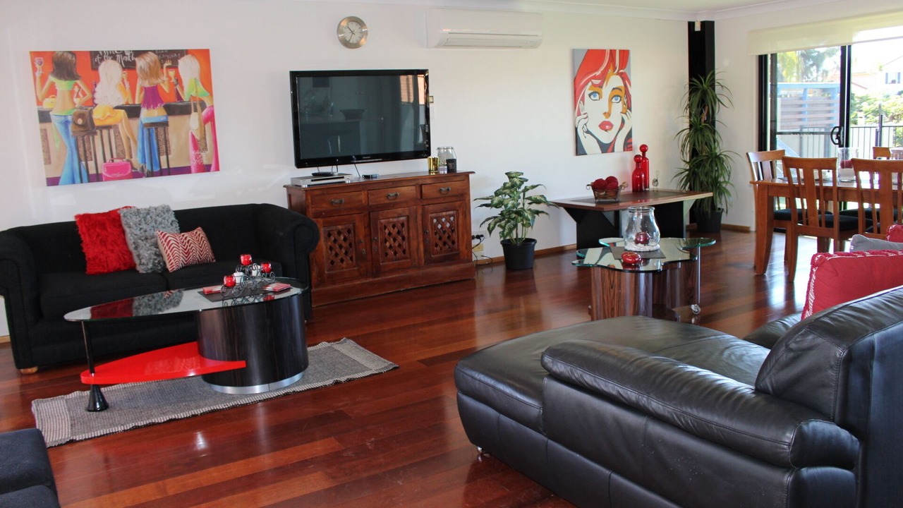 Photo of Livingroom in Broadbeach Waters