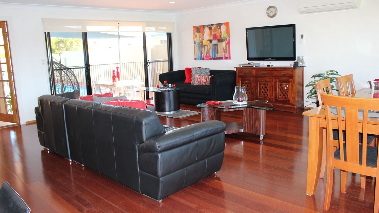 Photo of Livingroom in Broadbeach Waters