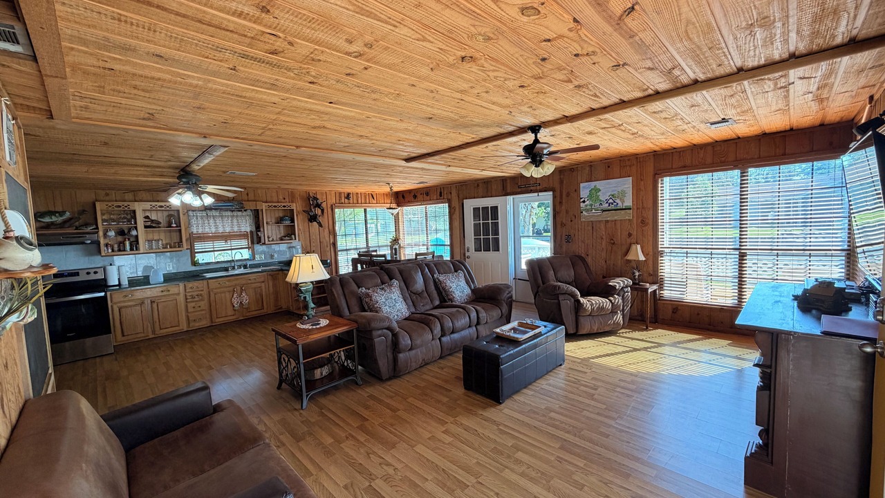 Photo of Livingroom in Pointblank