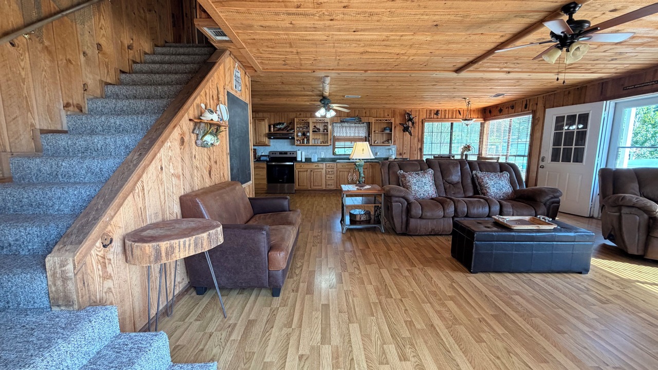 Photo of Livingroom in Pointblank