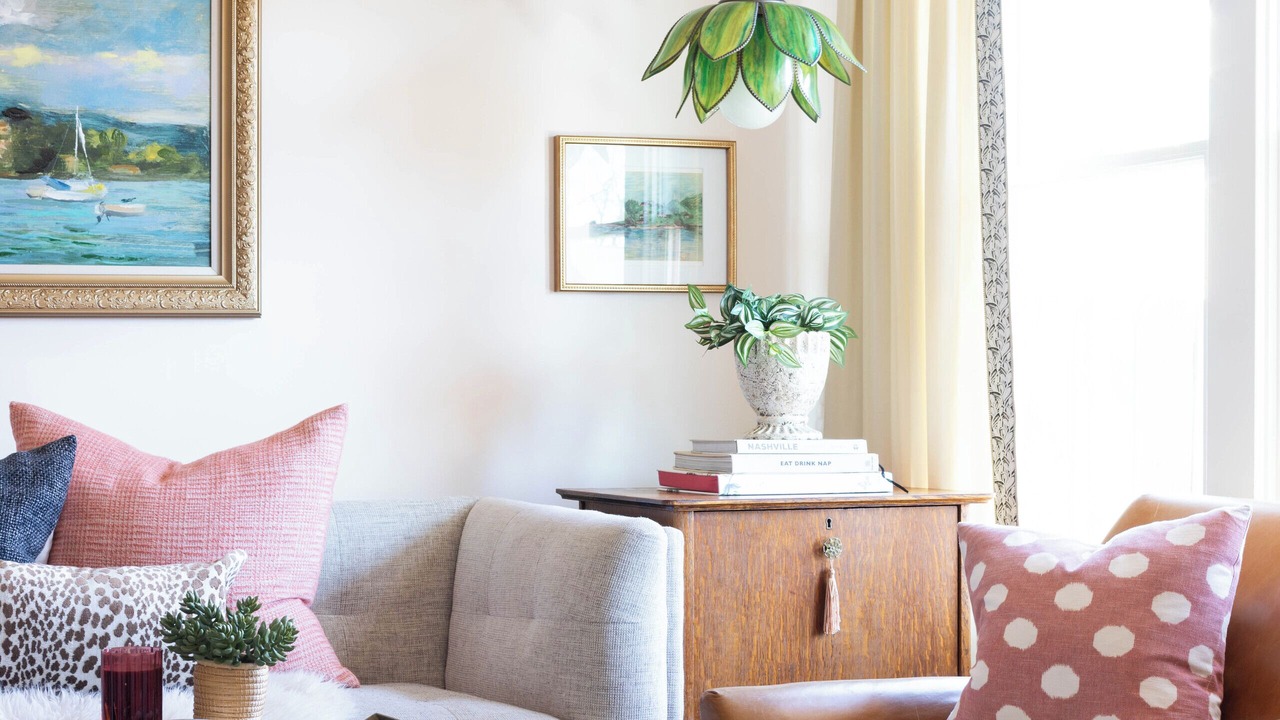 Photo of Livingroom in 12 South