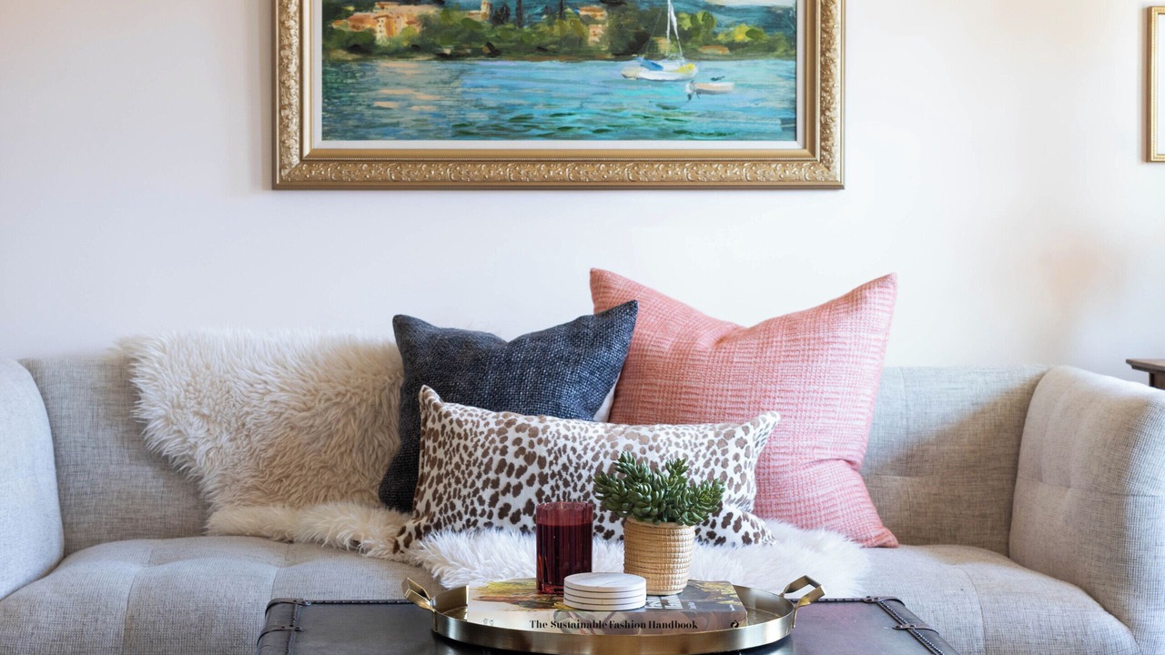 Photo of Livingroom in 12 South
