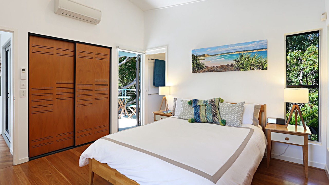 Photo of Bedroom in Castaways Beach
