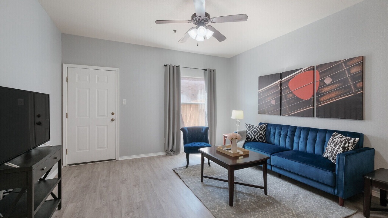 Photo of Livingroom in Dreamhill Estates