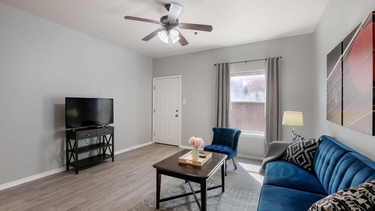 Photo of Livingroom in Dreamhill Estates