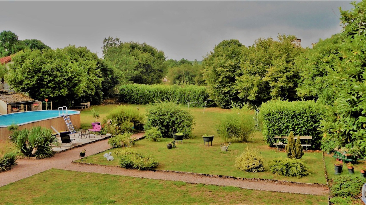 Photo of Outdoor in La Roche-en-Brenil
