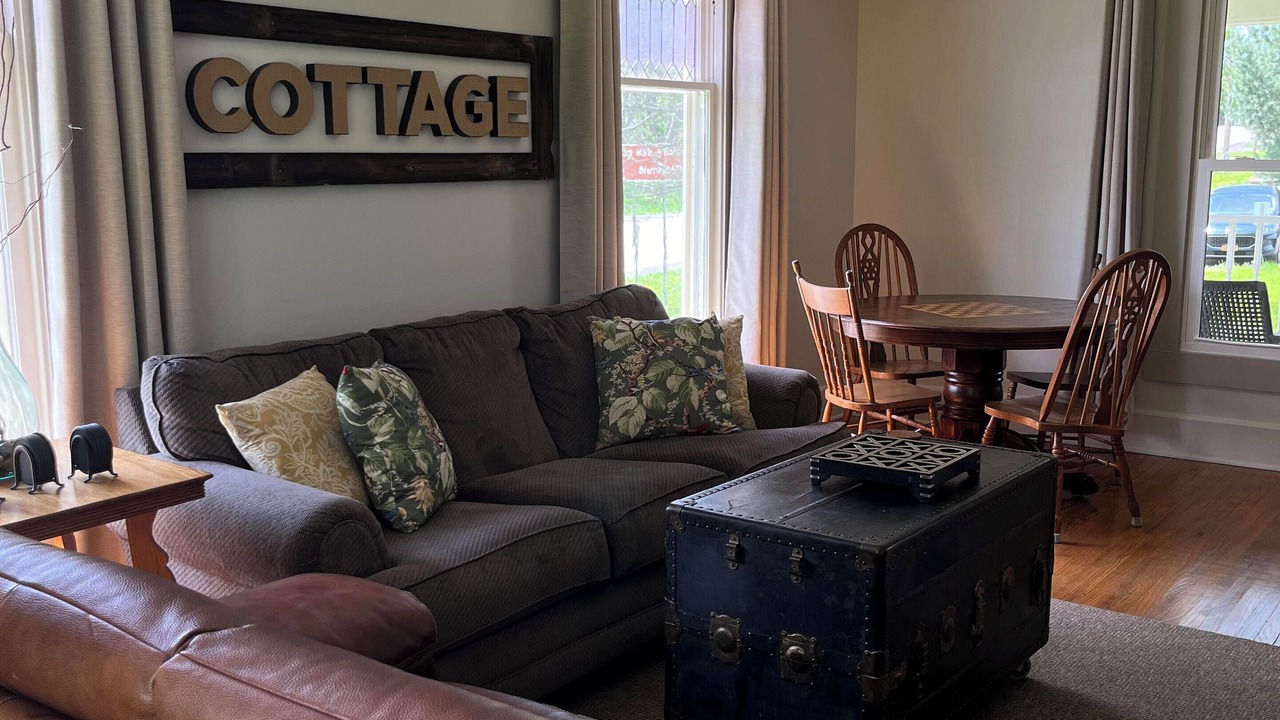 Photo of Livingroom in Wales Center