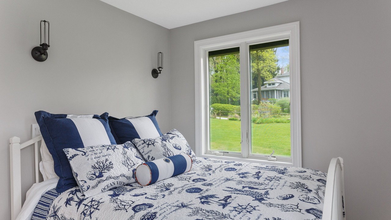 Photo of Bedroom in Gordon Beach