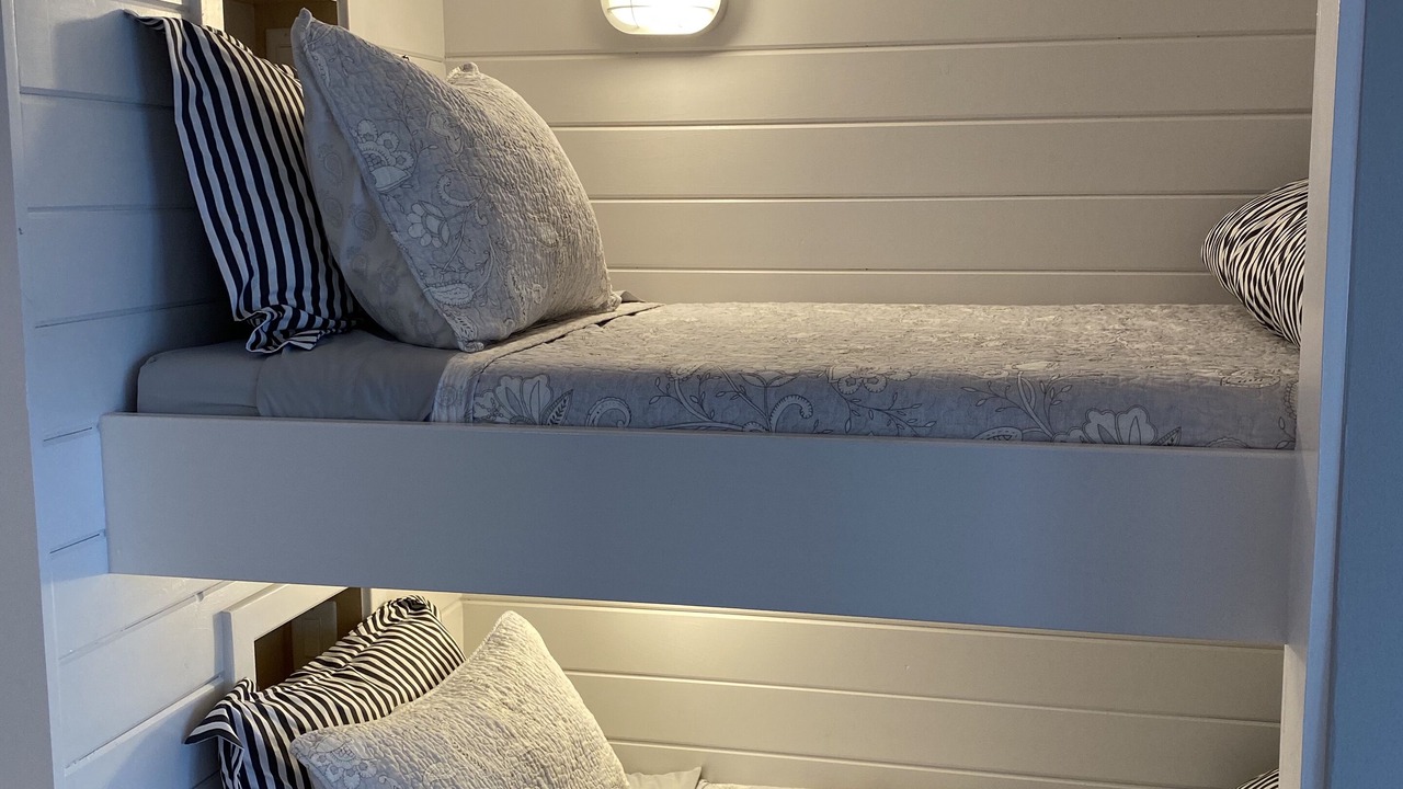 Photo of Bedroom in Gordon Beach