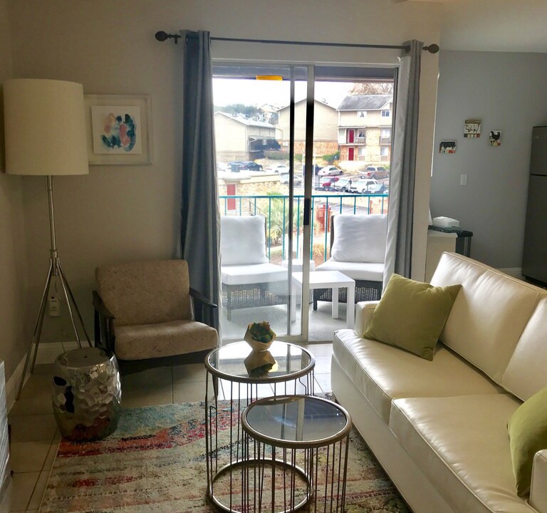 Photo of Livingroom in East Riverside - Oltorf