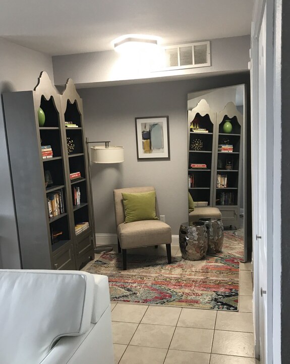 Photo of Livingroom in East Riverside - Oltorf