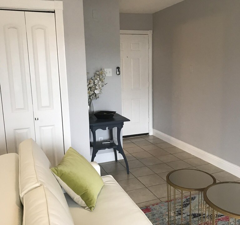 Photo of Livingroom in East Riverside - Oltorf