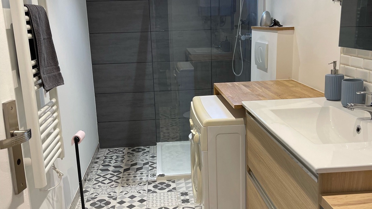 Photo of Bathroom in Cran-Gevrier