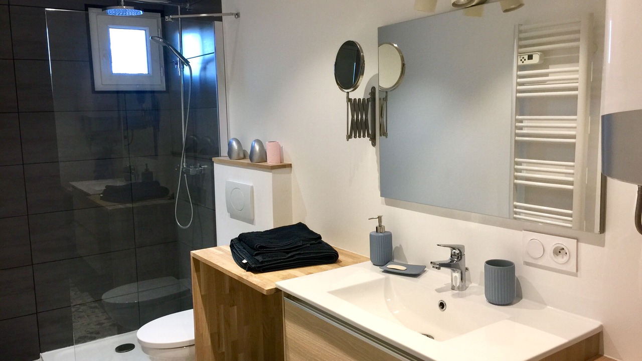 Photo of Bathroom in Cran-Gevrier