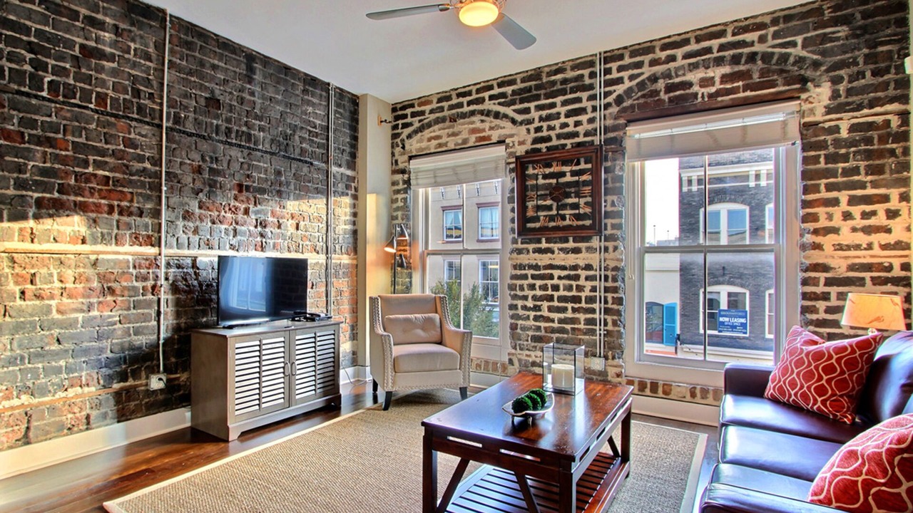 Photo of Livingroom in Historic District - North